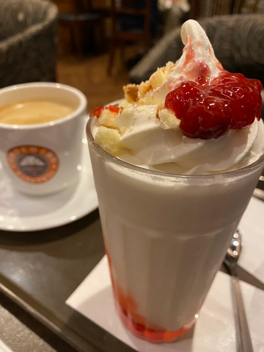 St.Marc Cafe · 8